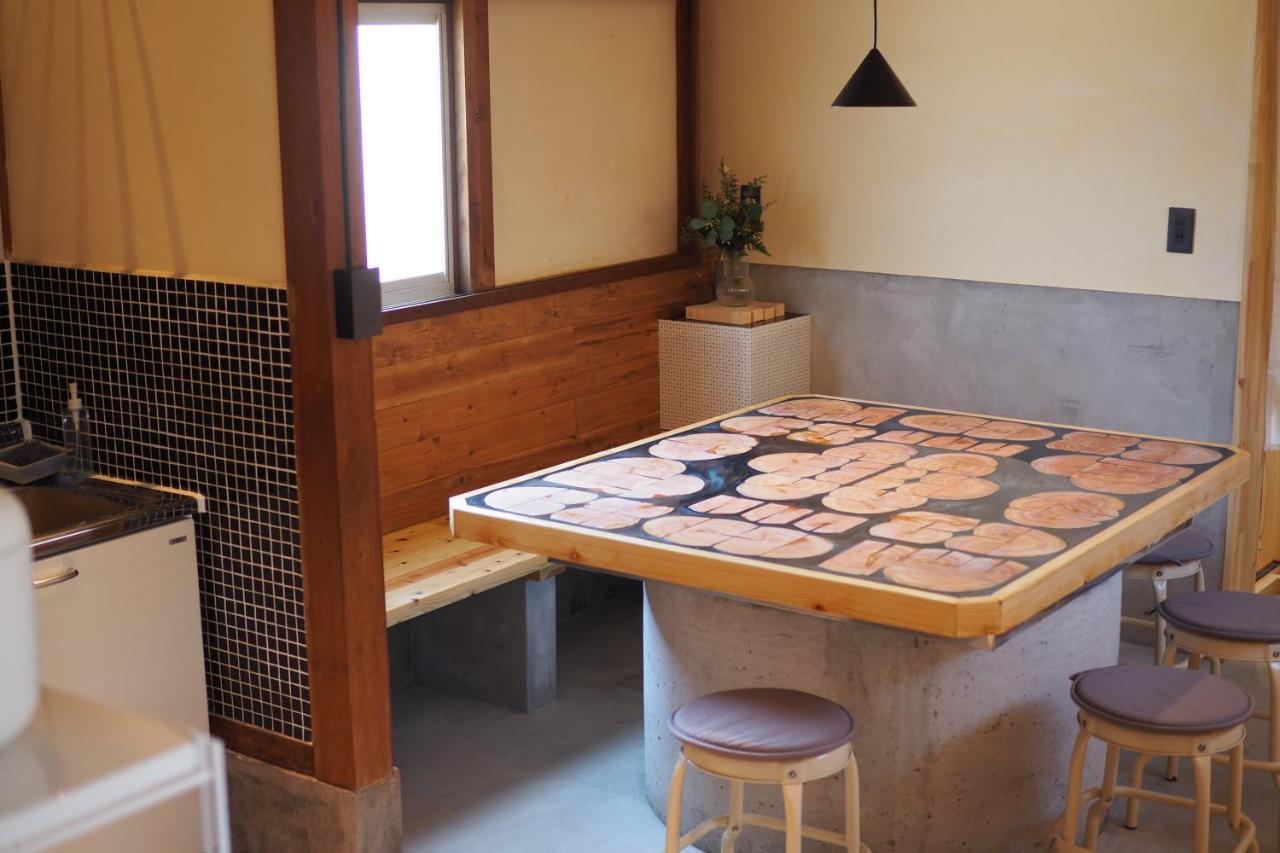 岡邸 Apartment Tonosho  Bagian luar foto
